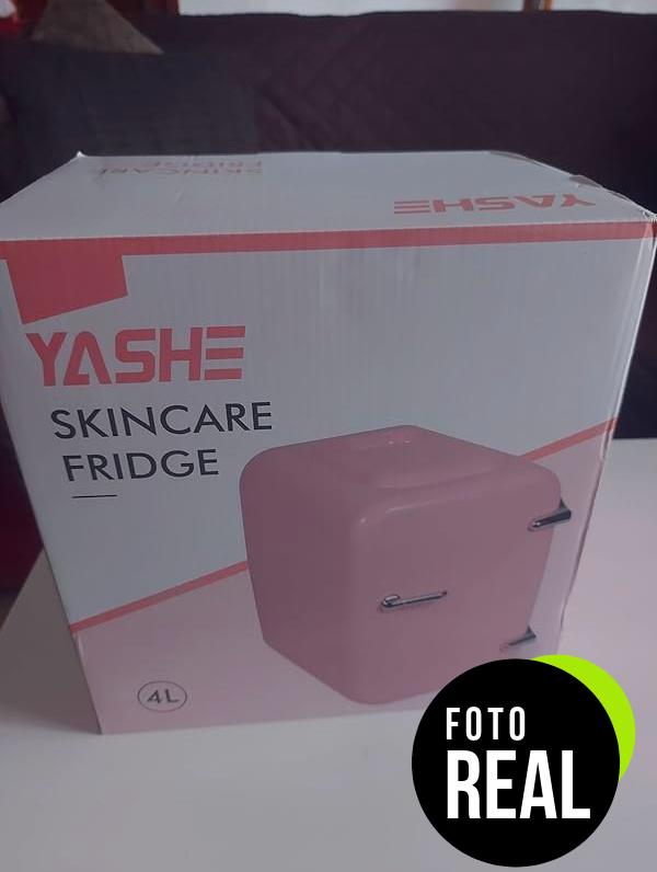yashe-mini-nevera-cosmetica-4l-negra-foto-1