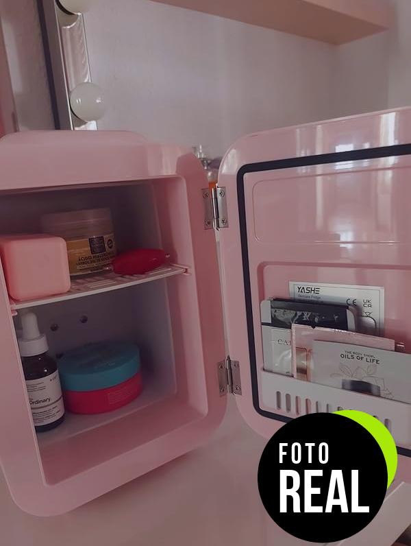 yashe-mini-nevera-cosmetica-4l-negra-foto-2
